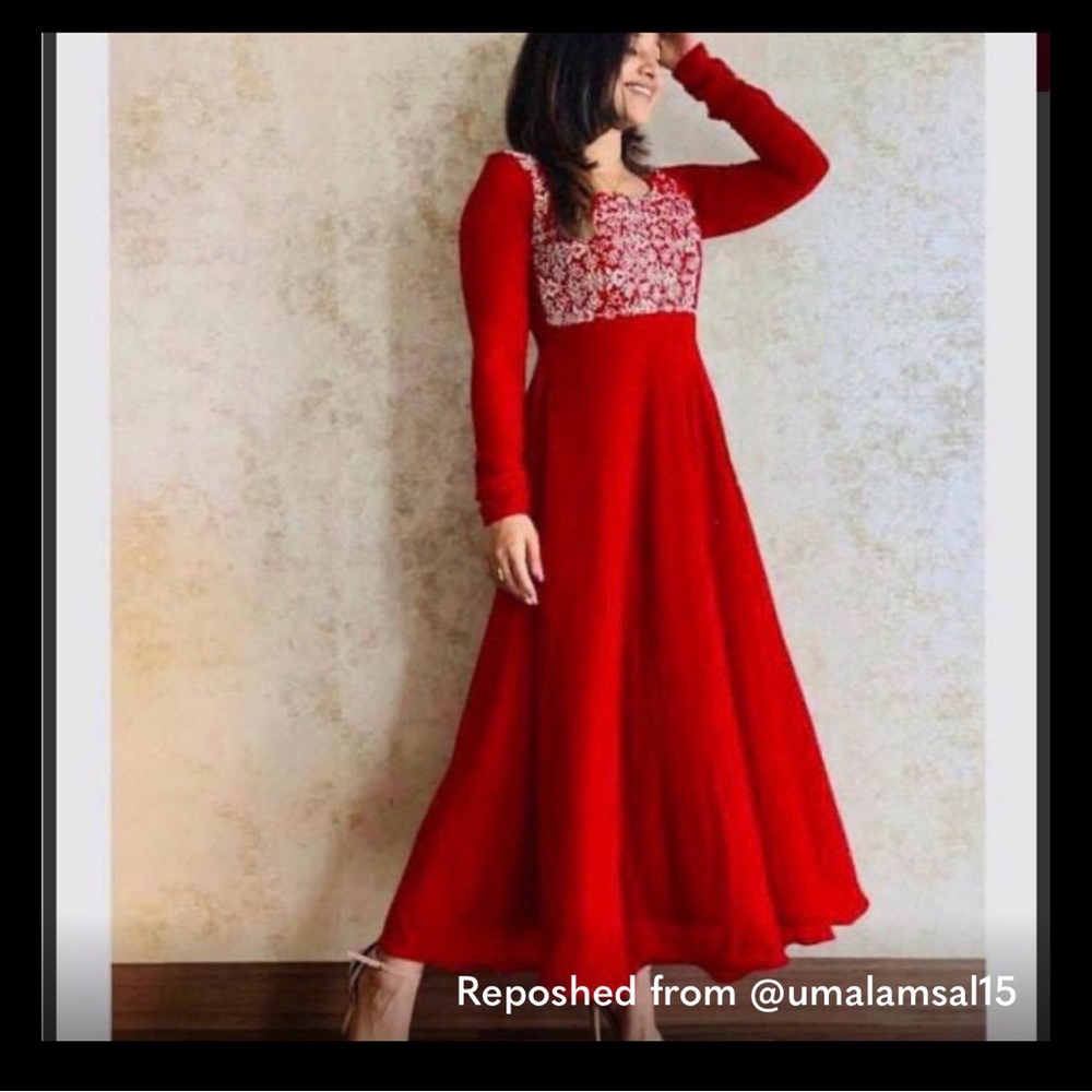 Elegant Long-Sleeve Red Maxi Dress with Lace Bodice